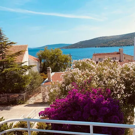 Agradable House Apartment Seget Vranjica